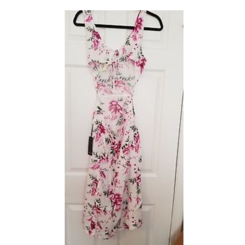 Forever 21 maxi dress shows your back